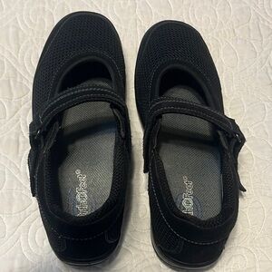 OrthoFeet Comfortable Black Mesh Women's Shoes. Size 10